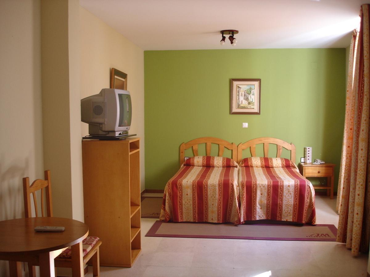 Hotel JM Jardin de la Reina Guillena Zimmer foto